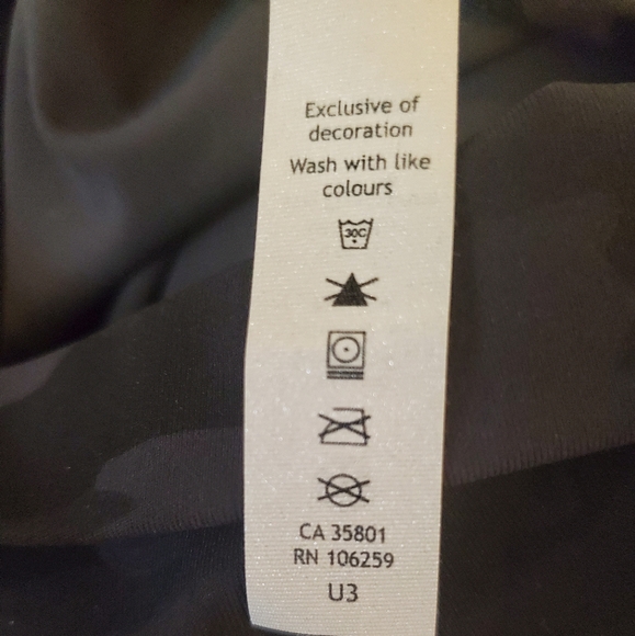 Lululemon Leggings Size 4 ( gray camouflage) - Picture 3 of 4